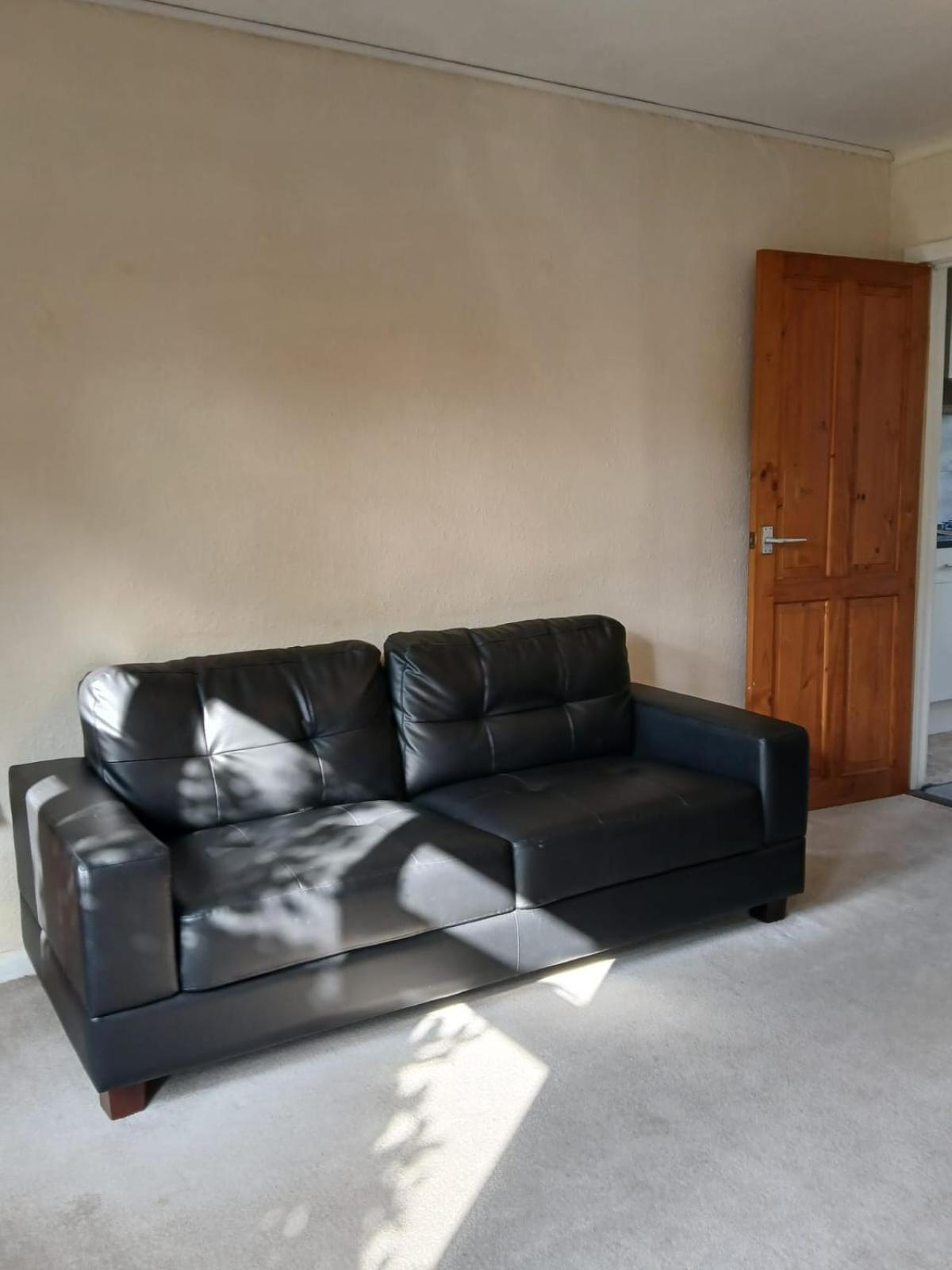 1 Hoyland Avenue 2 Bed House Holiday home *