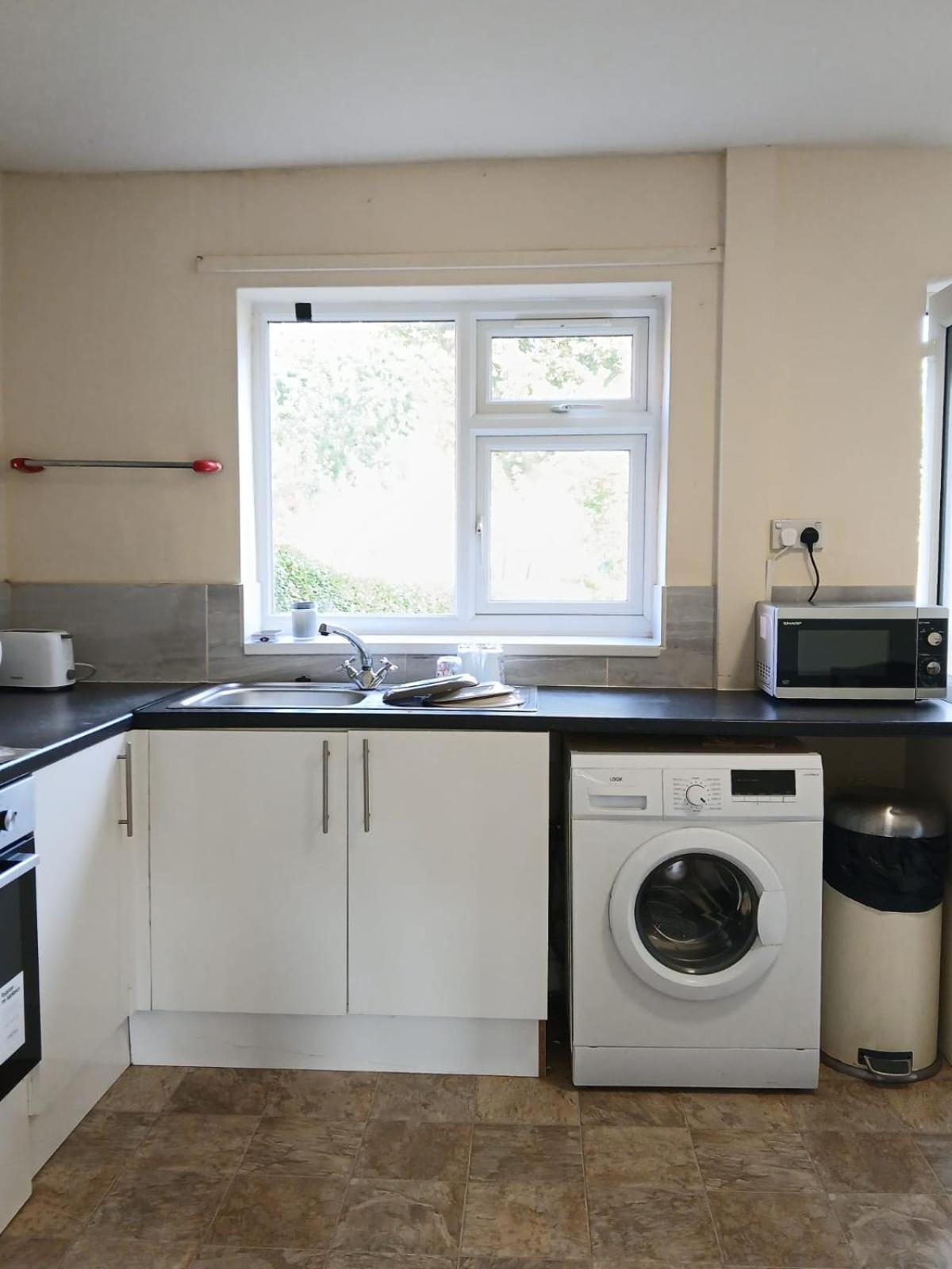 1 Hoyland Avenue 2 Bed House Holiday home *